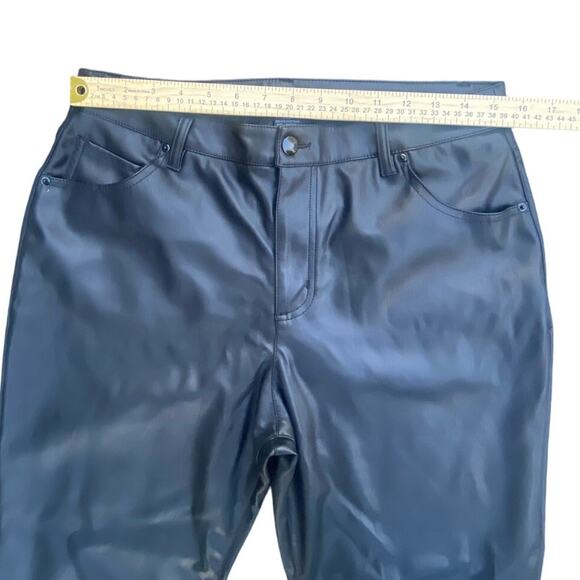 Baccini Women’s Faux Leather Pants Black Size 10 PU Coated Slim Straight NWT - Picture 4 of 6